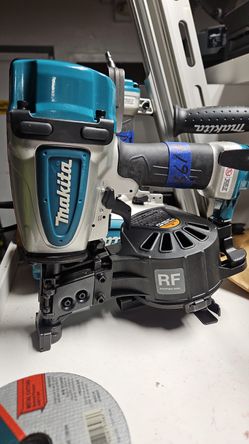 Makita Coil air Roofing Nailer