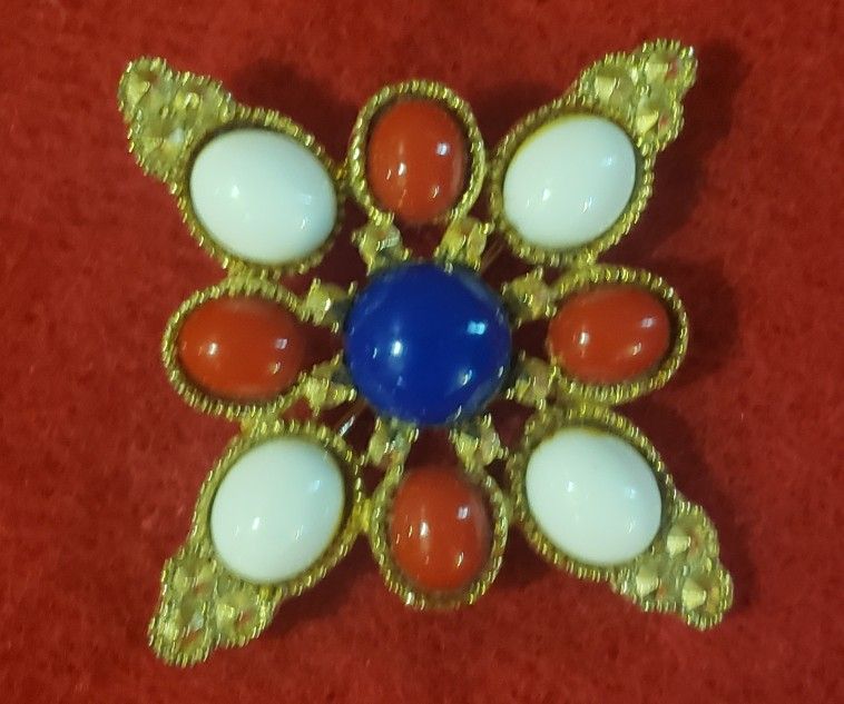 Vintage Sarah Coventry Broach