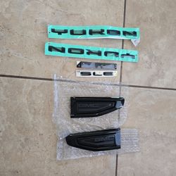 GMC YUKON EMBLEMS