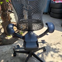 Herman Miller mirra task chair