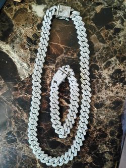Necklaces & bracelet set