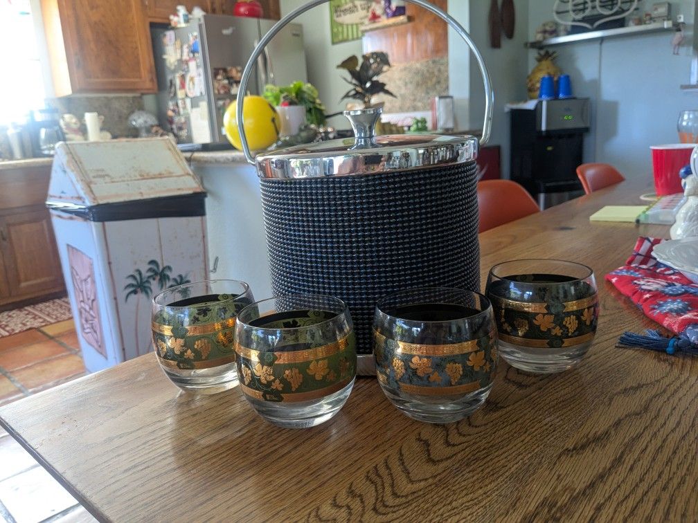 Vintage Ice Bucket With 4 Vintage Roly Poly Glasses