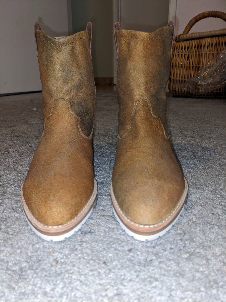 Women's Matt Bernson Distressed Suede Ankle Boot - Size 8