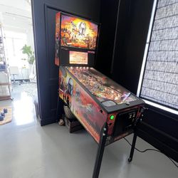 Stern Mandalorian Full Size Arcade Pinball Machine 