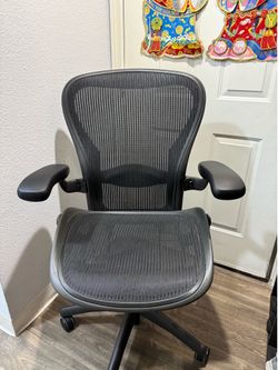 Herman miller Aeron ( SIZE C ) FULLY LOADED !!