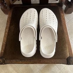 Skechers Luxe Foam Slip-Ons - Women’s size 10