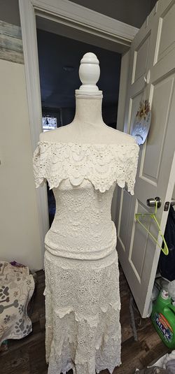 Beautiful Lace wedding dress size 2