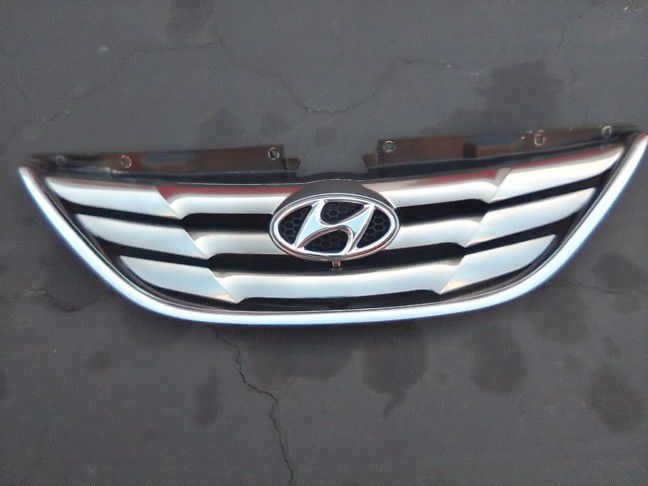 2011-2014 Hyundai Sonata Grill