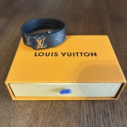 Lv Bracelet 