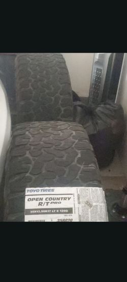 35X12.50R17 Tires