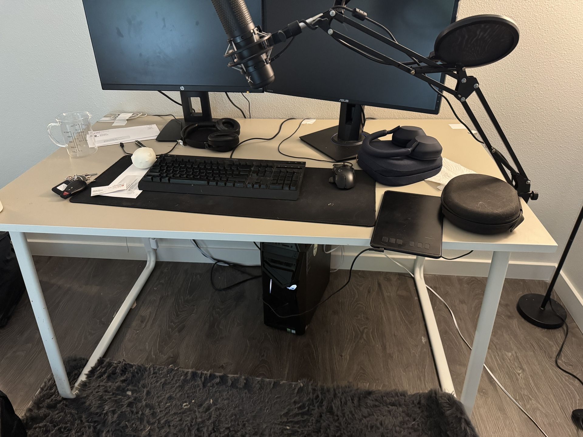 DESK - IKEA HUVUDSPELARE - USED