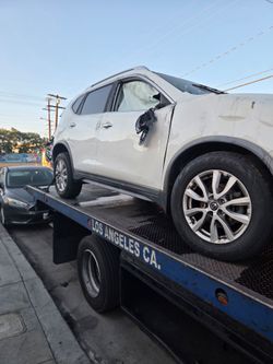 2017 Nissan Rogue For parts