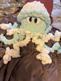 Handmade chunky yarn octopus