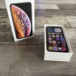 iPhone XS Unlocked Mint Condition W/ Box And New Tempered Glass Screen Protector 