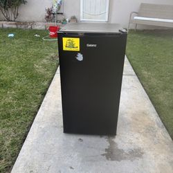 Galanz Mini Fridge