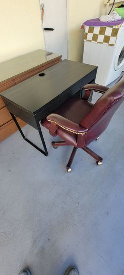 Black Desk and Burgundy Office Chair Set 41x20x30