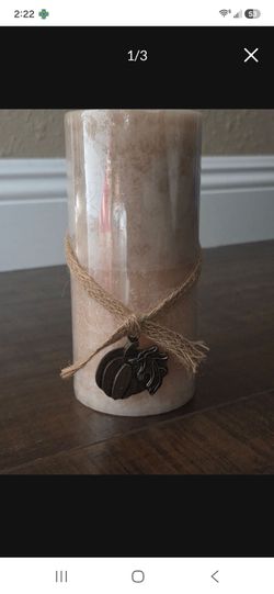 Candle with pumpkin charm