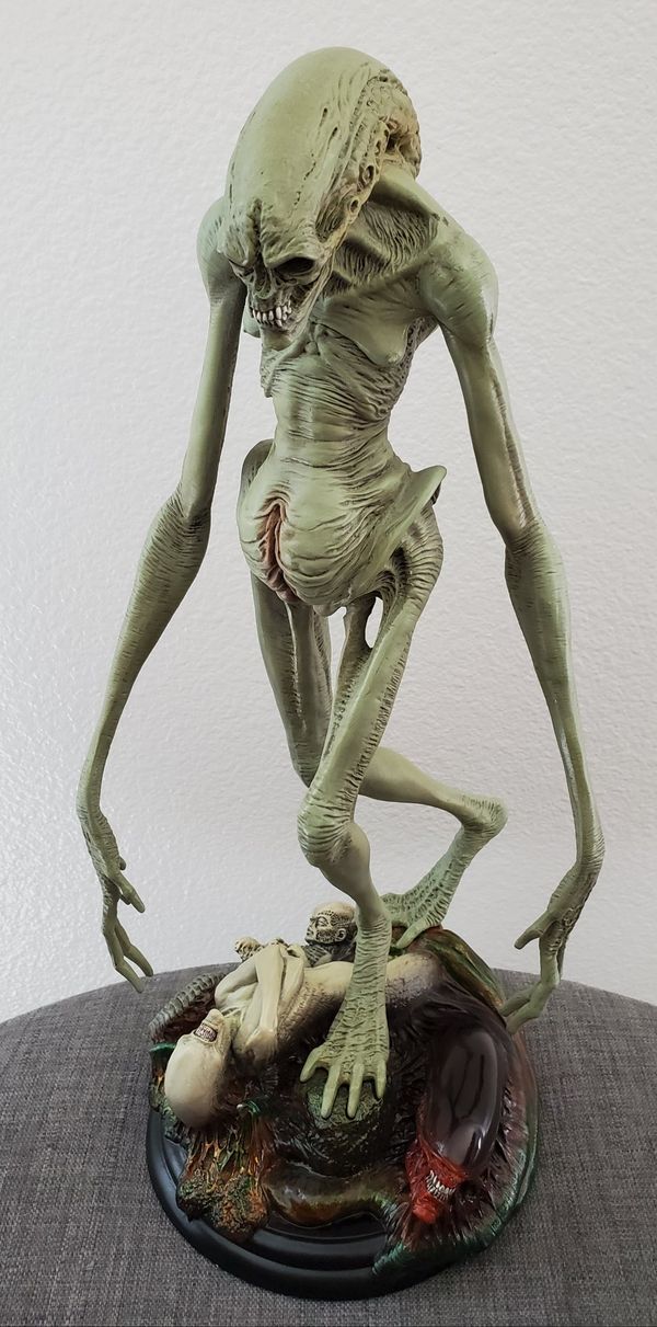 sideshow alien mythos