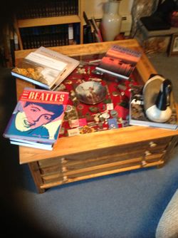 3 Drawer Display Type Table.