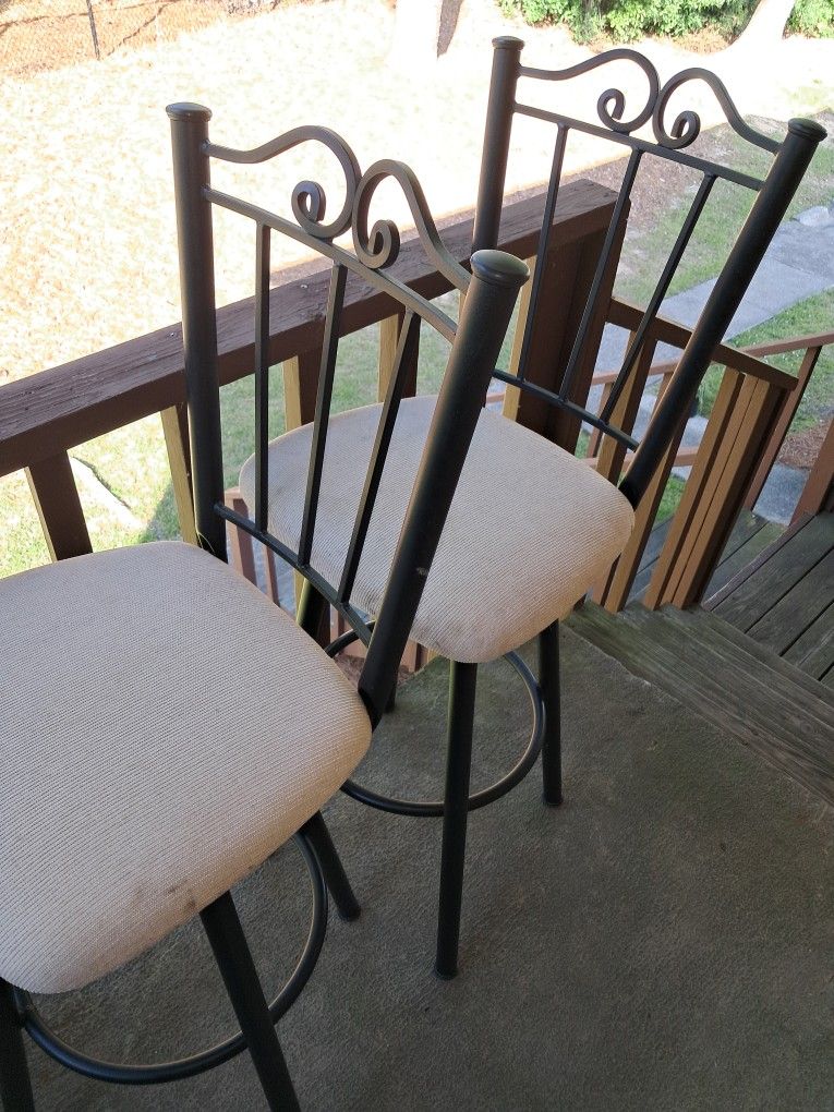 2 Metal Frame Bar Stools