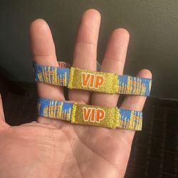 2 VIP SUNDAY COACHELLA WRISTBANDS $300 EACH 