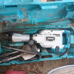Makita Electric Jack Hammer, Model Mh1304 B