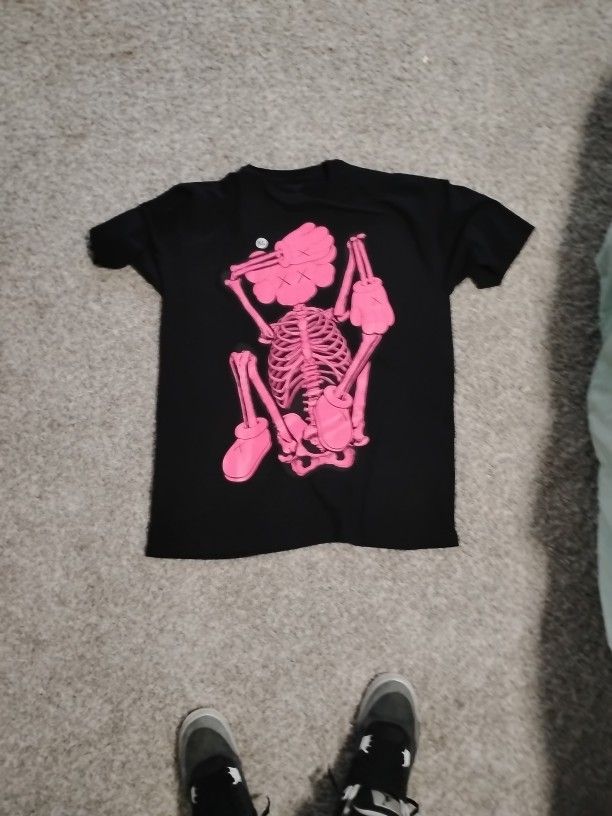 Kaws Tshirt