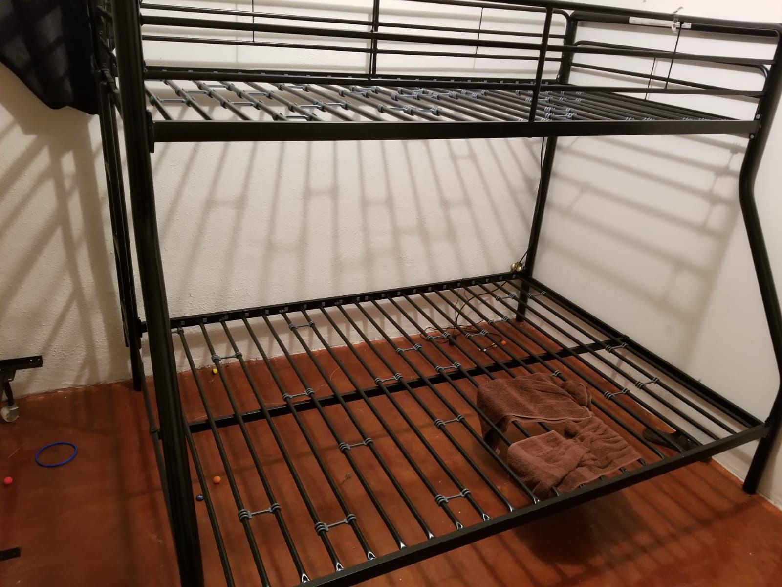 Full and twin bunk bed, with twin mattress