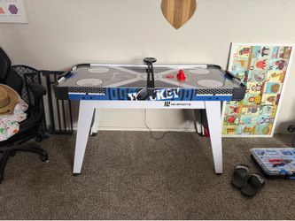 Air hockey table