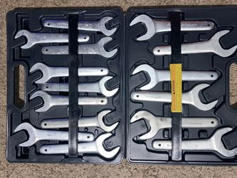 Pittsburgh 15 piece SAE Service Wrench Set with Hard Case