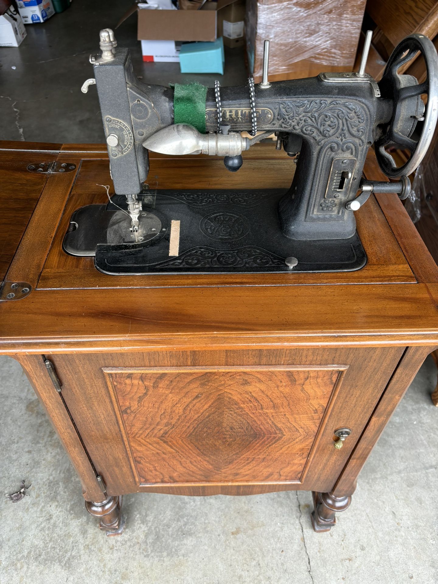 Vintage White Sewing Machine In Nice Cabinet
