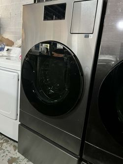 Samsung (5.3 cu.ft.) Bespoke Al laundry ventless 110v combo All-in-one Ultra capacity washer capacity washer and dryer-pedestal included.