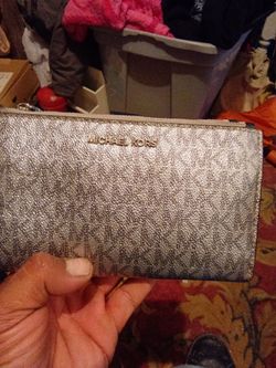 Travel smart phone Michael Kors wallet