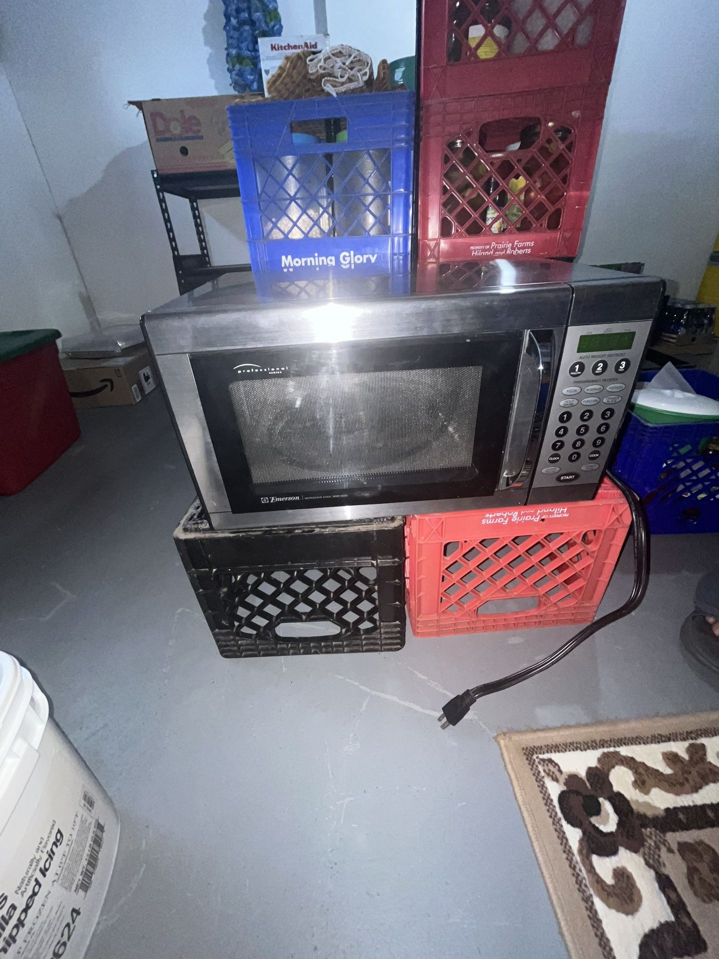 2 Different Microwaves