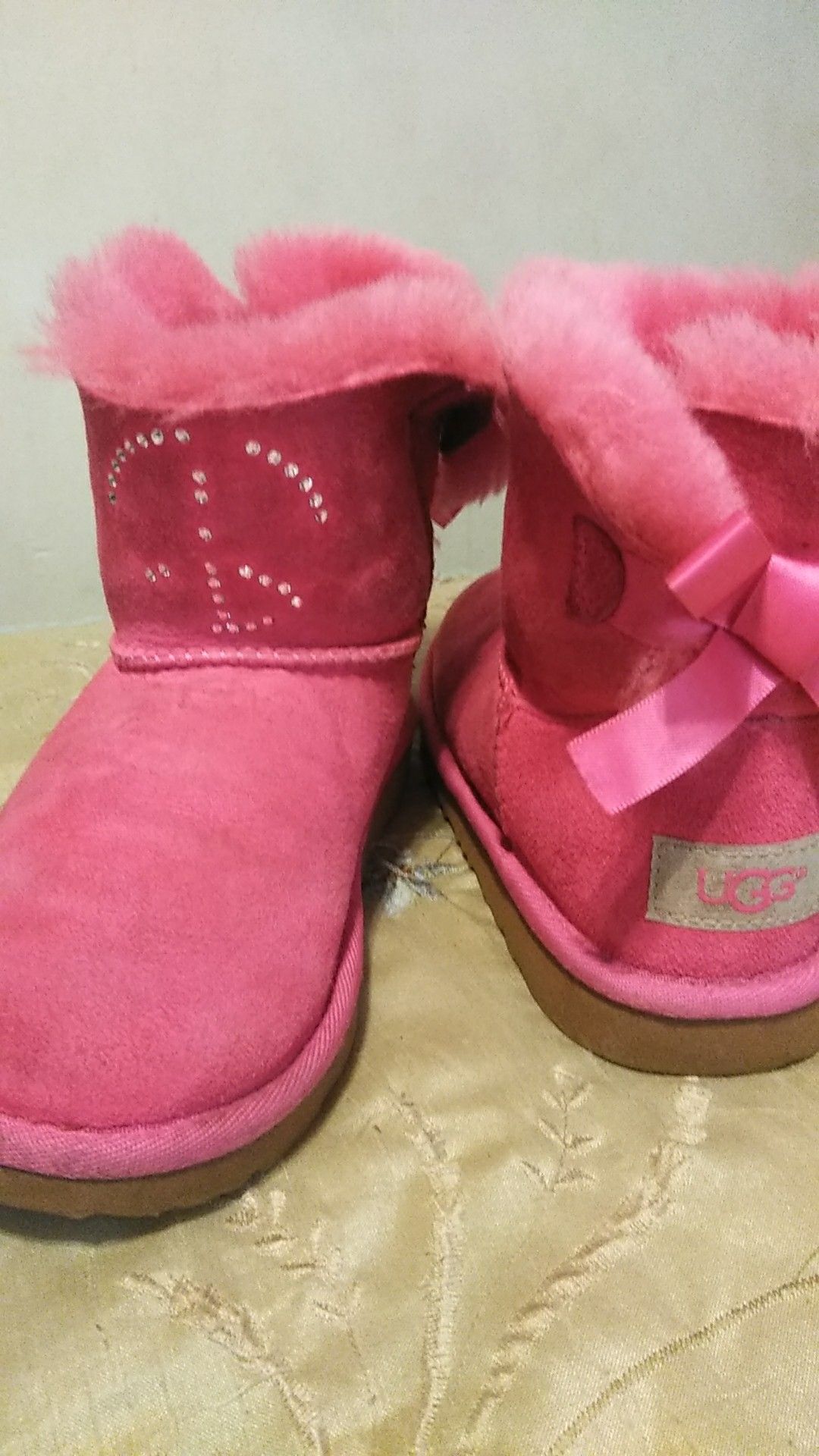 Kids Pink Uggs sz 13