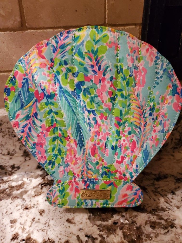 Lilly Pulitzer New Clam Shell Make Up Brush And Cosmetic Case