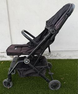 Lightweight stroller (fits in airplane cabin)