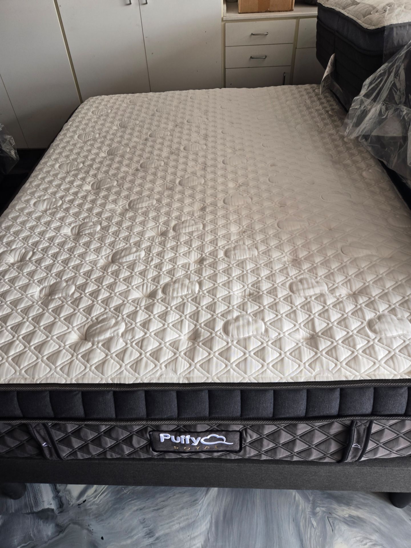 Puffy Royal Hybrid Queen Mattress - Perfect Condition