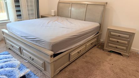 King Bed Room Set - Review the full list in Description