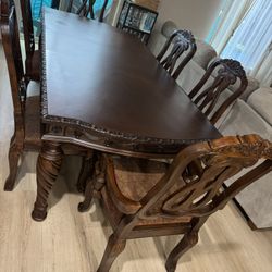 Dinning Table And 6 Chairs 