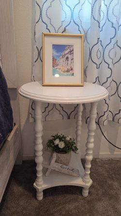 Accent table