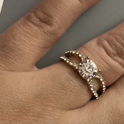Kik woman ring size 6.5 Gold Color