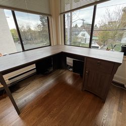 L Shape Wood Corner Desk (brown/grey)