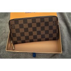 Authentic Louis Vuitton Zippy Wallet