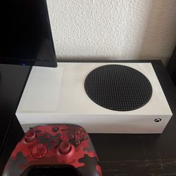 XBOX ONE SERIES S 512 G w/ RED CAMO CONTROLLER