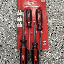 Milwaukee Multi-Bit Screwdriver Set with Cushion Grip (4-Piece)