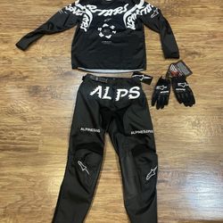 BRAND NEW ALPINESTAR GEAR FOR MOTO OR BMX YOUTH