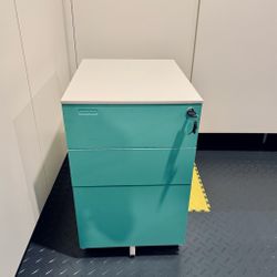 Locking Mobile Three-Drawer File Cabinet 