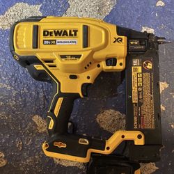 Dewalt 20 V Finishing  Nail Gun