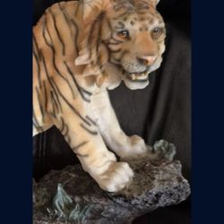 Prestige Tiger Statue 